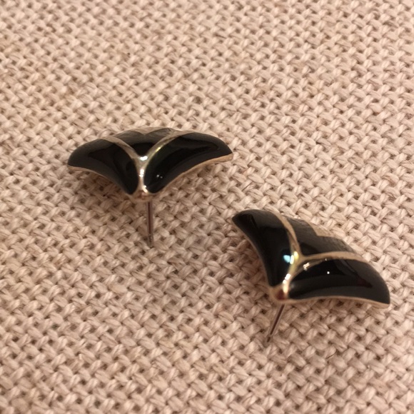 Vintage AVON Triangle Black Enamel Earrings Goldtone 1984 - Picture 13 of 13